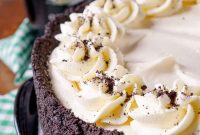 Decadent Irish Cream Pie Recipe with Creamy Whiskey Filling