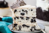 Decadent Oreo Layer Cake Recipe for Chocolate Cookie Lovers