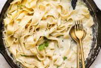 Creamy Homemade Alfredo Sauce Recipe for Pasta and Chicken