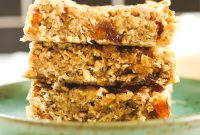 Chewy Banana Oatmeal Bars with Honey and Cinnamon