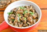 Garlic and Parsley Catalan-Style Sautéed Mushrooms