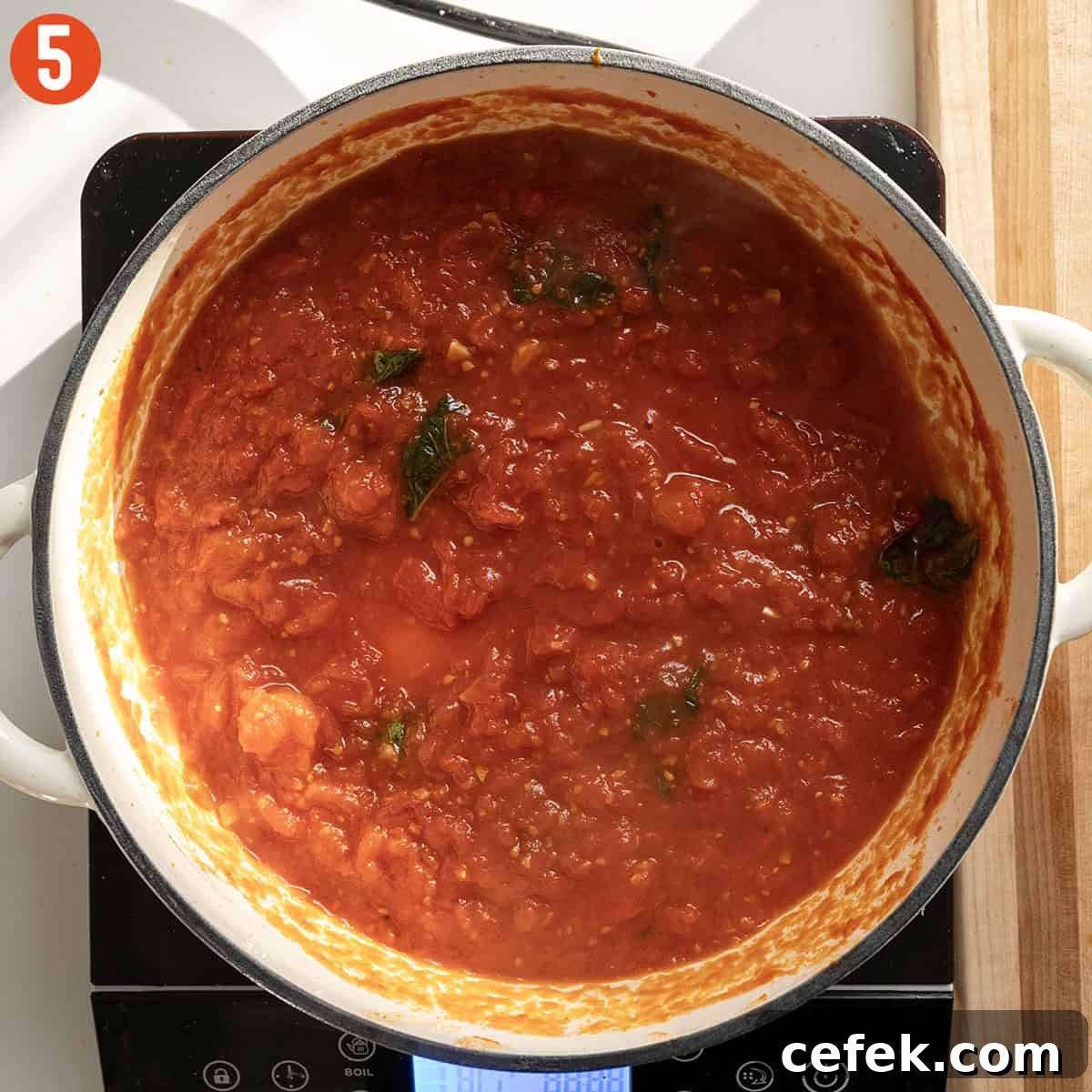 Finished marinara sauce in a pan.