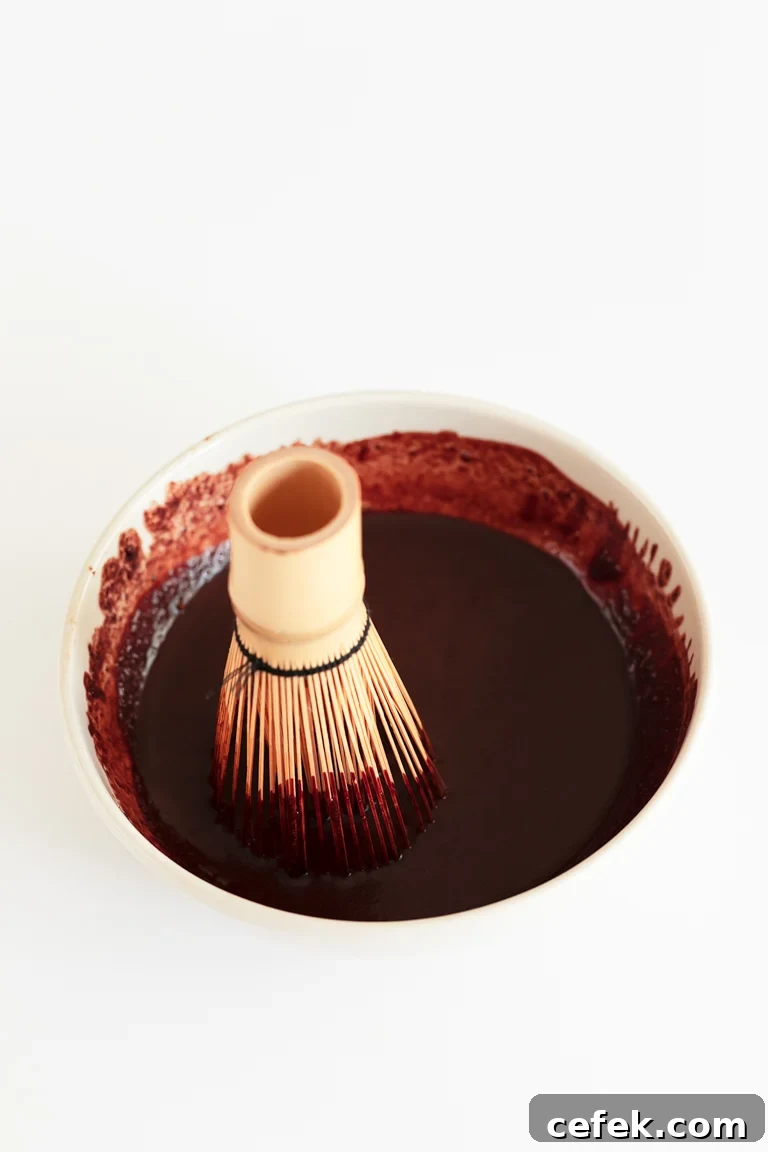 Homemade Chocolate Syrup (2 Ingredients). - Learn how to make homemade chocolate syrup in 2 minutes, using just 2 ingredients. It's a healthy alternative to store-bought syrups. #vegan #glutenfree #simpleveganblog