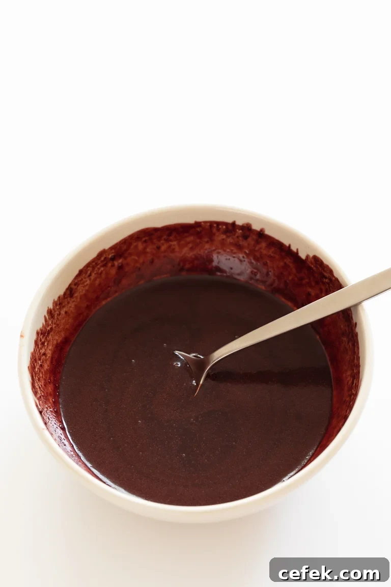 Homemade Chocolate Syrup (2 Ingredients). - Learn how to make homemade chocolate syrup in 2 minutes, using just 2 ingredients. It's a healthy alternative to store-bought syrups. #vegan #glutenfree #simpleveganblog