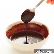 Homemade Chocolate Syrup (2 Ingredients). - Learn how to make homemade chocolate syrup in 2 minutes, using just 2 ingredients. It's a healthy alternative to store-bought syrups. #vegan #glutenfree #simpleveganblog