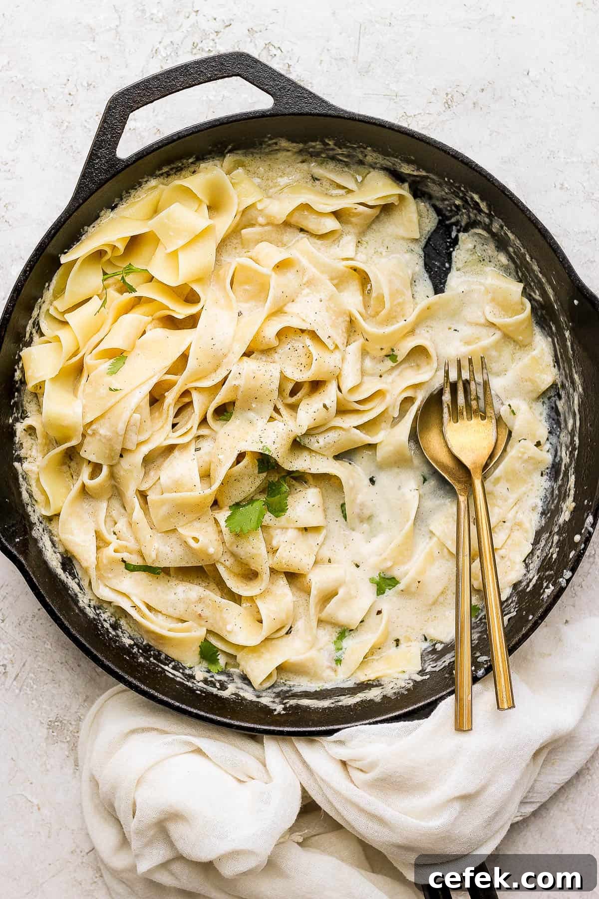 An easy homemade alfredo sauce recipe.