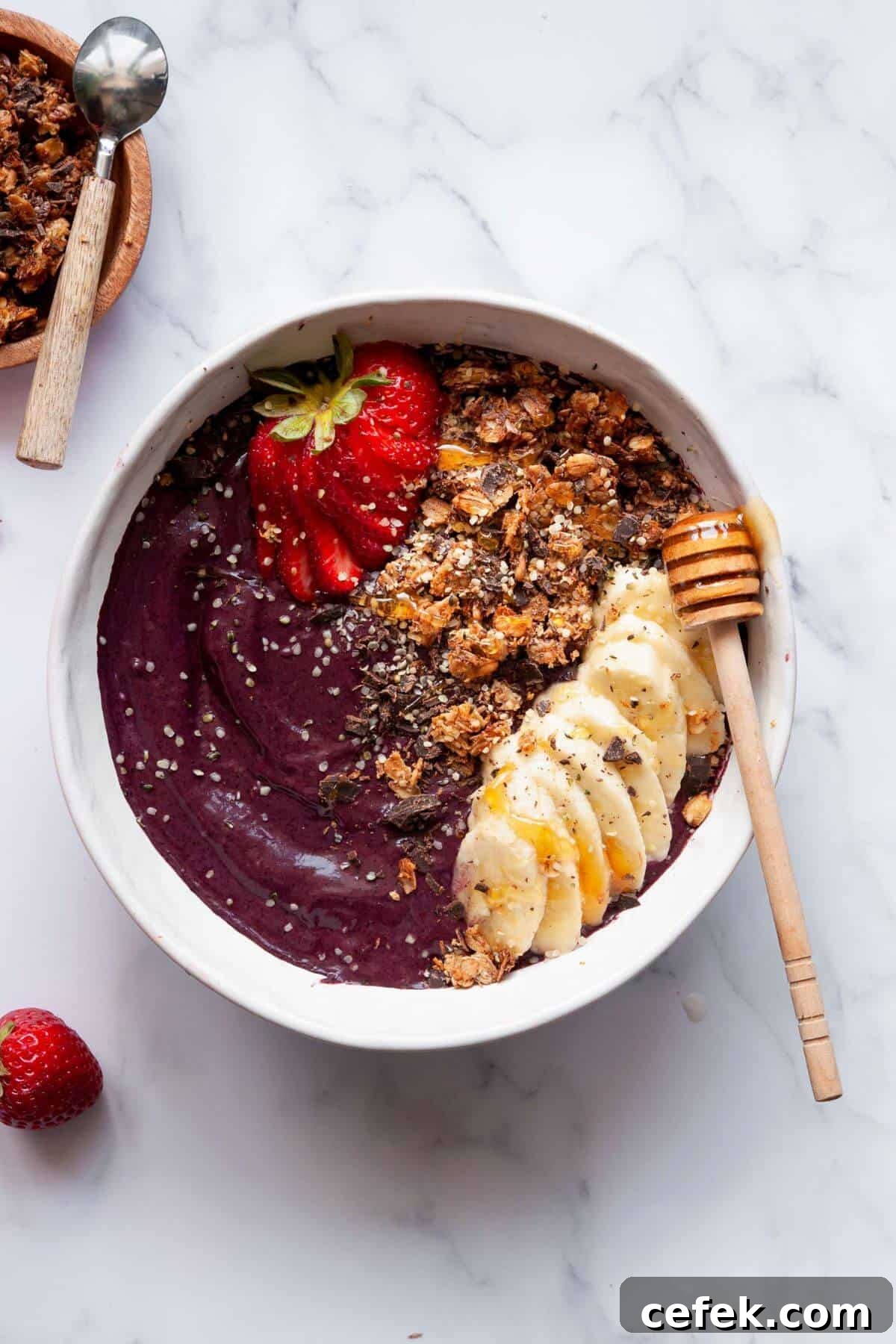 Low-sugar, healthy acia bowl made with protein powder.