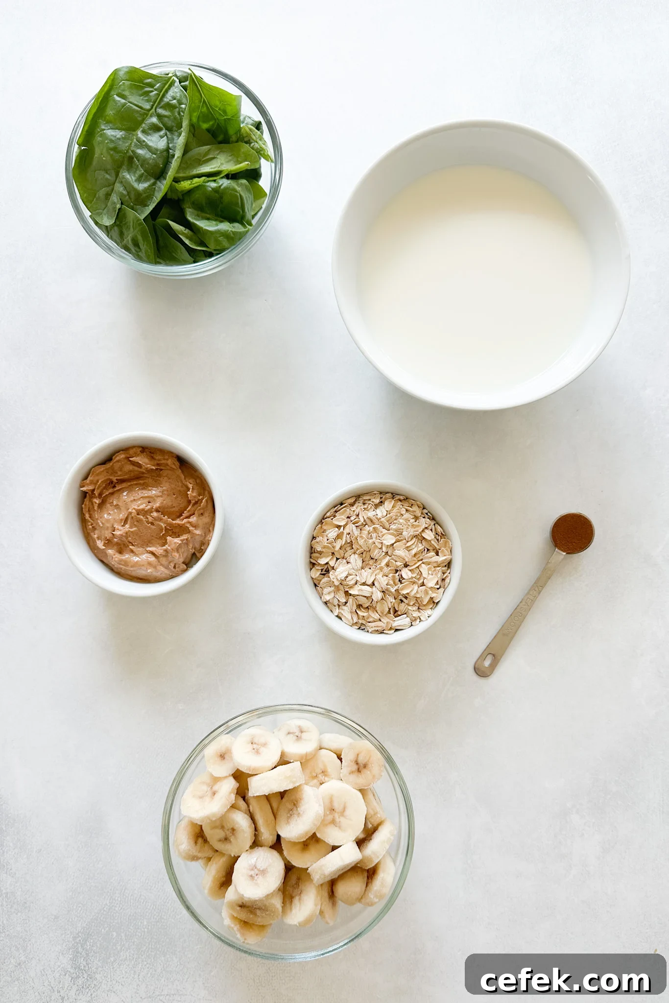 Ingredients to make spinach banana smoothie.