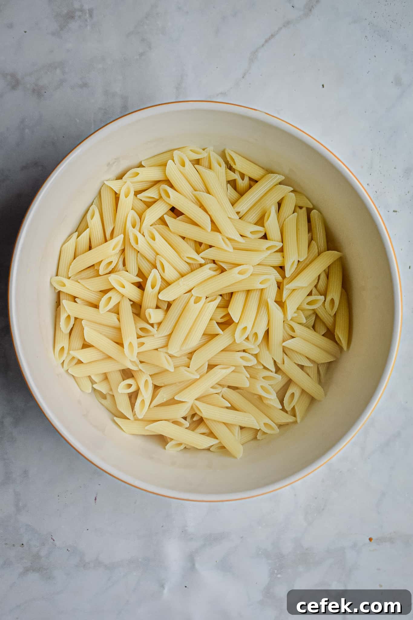 A bowl of cooked pasta 