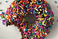 Irresistible Donut Recipe: Classic Glazed and Crispy