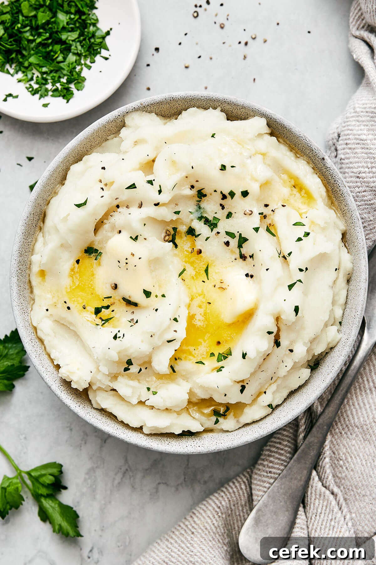 Gluten-Free Thanksgiving Menu: Recipes for a Festive Feast 9 A bowl of creamy mashed potatoes